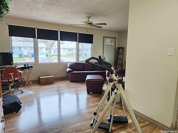 3rd image of 408 Ashford St