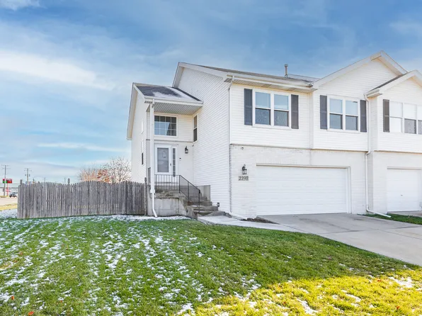 2398 Caton Crest Dr, Crest Hill, IL 60403