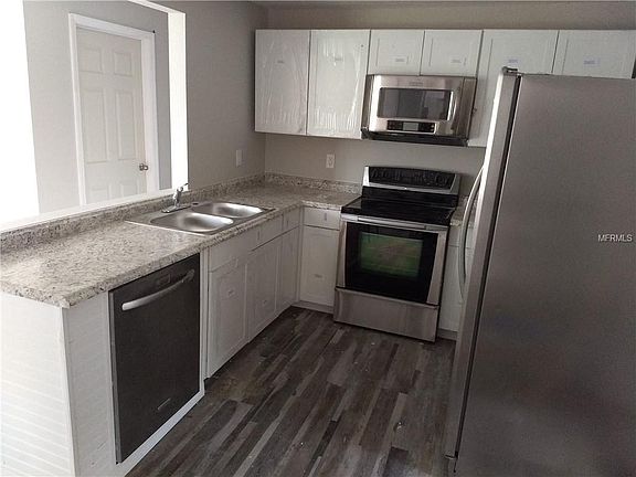 3rd image of 103 E Magnolia St