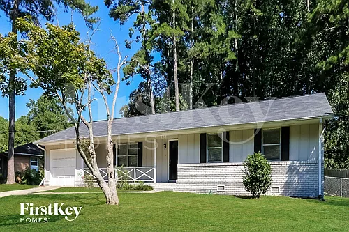 2932 Tiffany Dr SW Photo 1