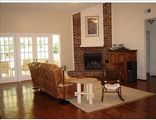 3rd image of 509 Woodridge Blvd