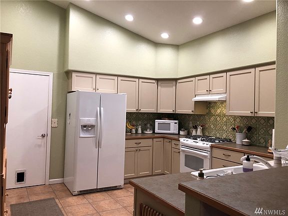 3rd image of 4223 Seville Dr SE