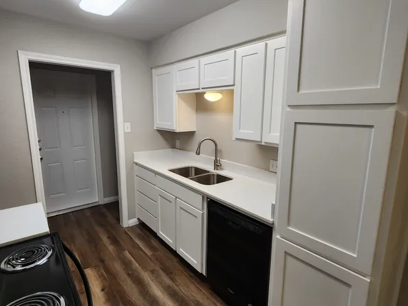 348 Spring Branch Ln, Kennedale, TX 76060