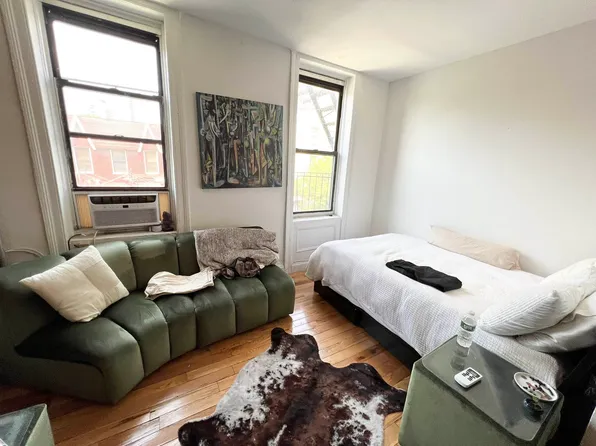 195 Bedford Avenue image 1 of 7