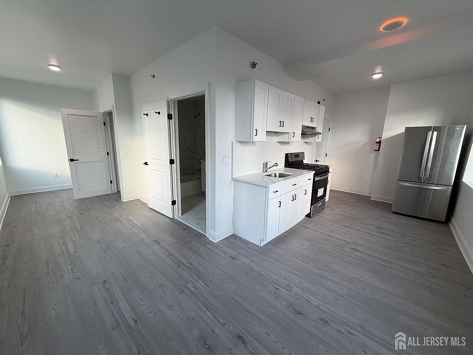 2nd image of 103 Bayard St #6