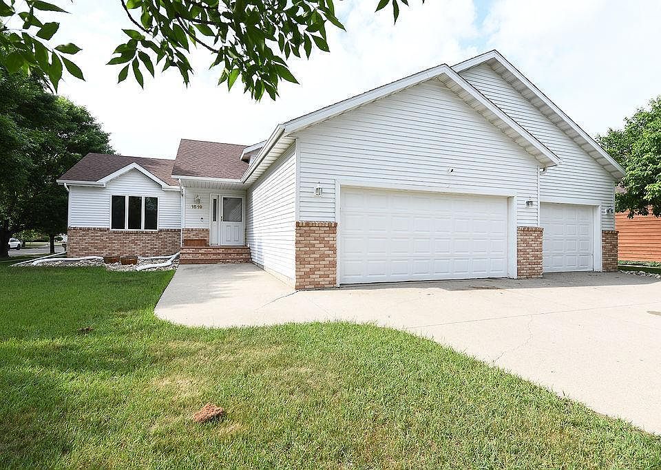 1st image of 1519 Maple Ln