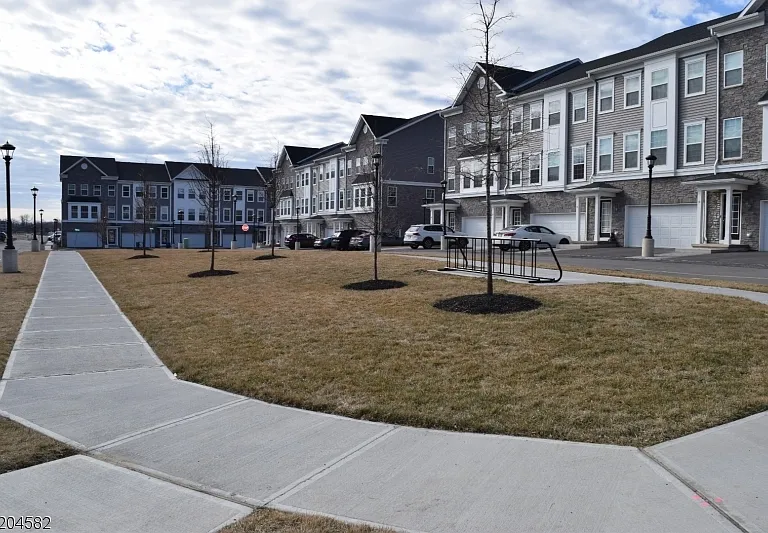 67 Veterans Way — Photo 3
