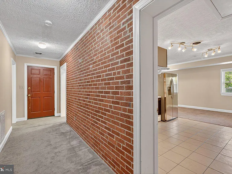 6013 Neilwood Dr — Photo 3