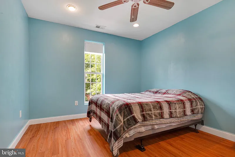 2 bed, 900 sqft, $1,900 — Photo 4