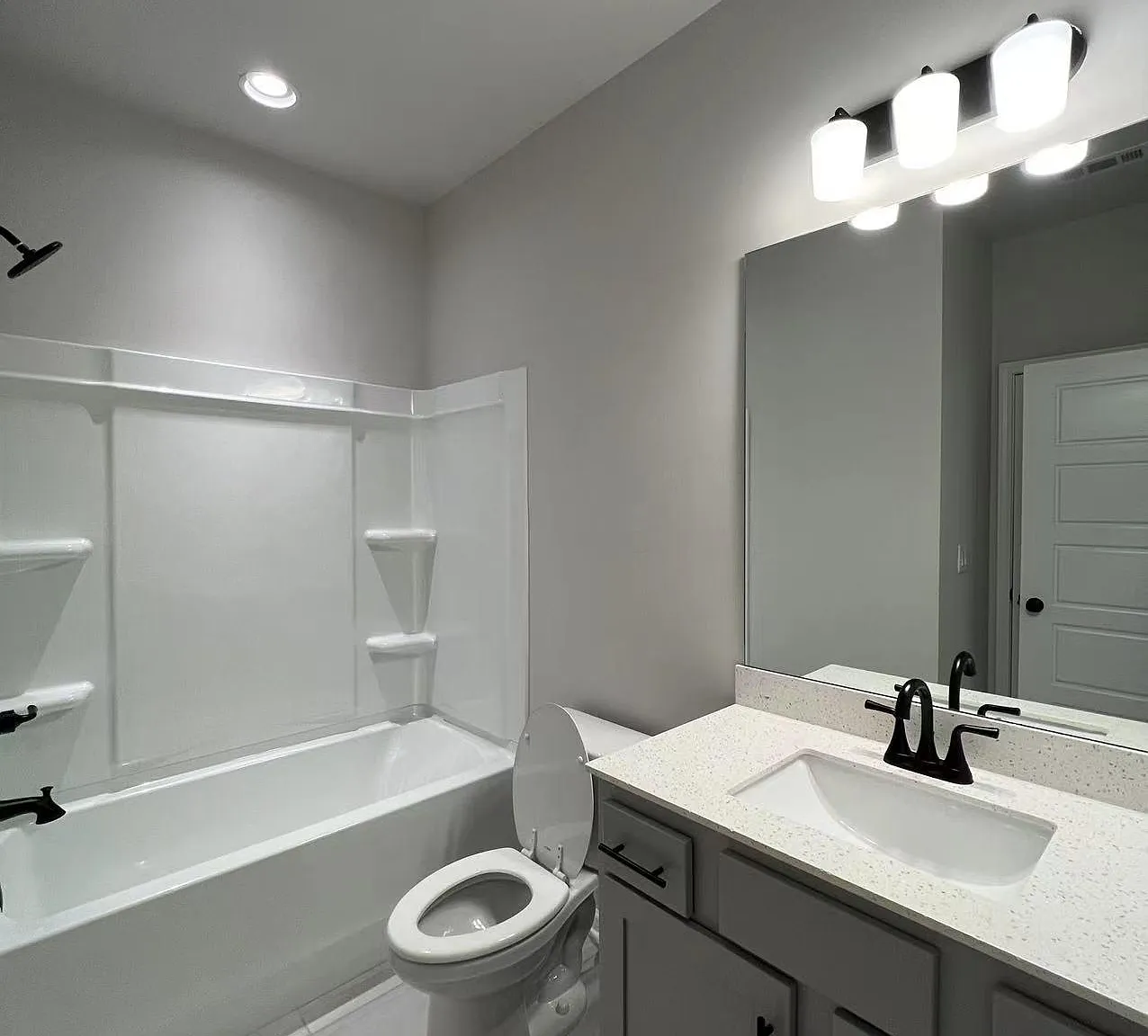 5 bed, 2800 sqft, $2,800 — Photo 4