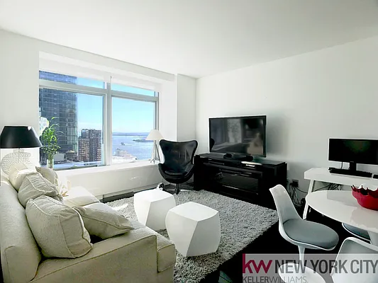 Rented by Keller Williams NYC | media 27