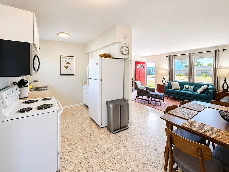 3255 La Paloma Ave — Photo 4
