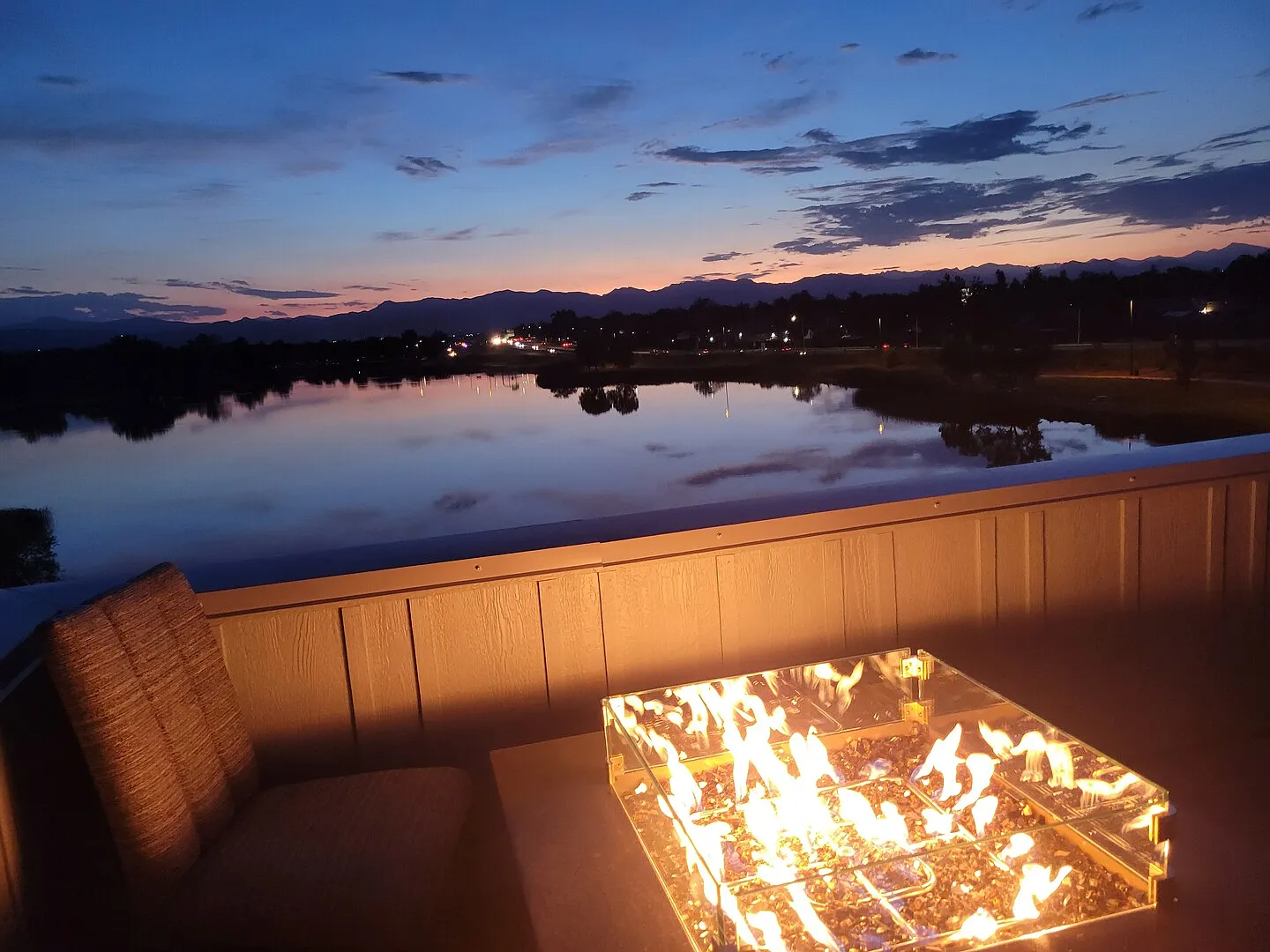 Rocky Mountain Lake Townhome, Rooftop Hot Tub, Custom sauna — Photo 3