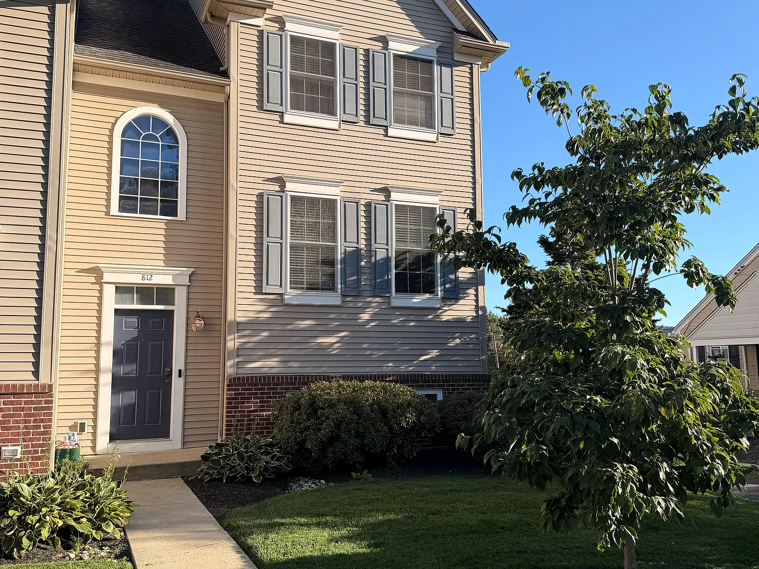 3 bed, 3.5 bath, 2000 sqft, $2,600 — Photo 1