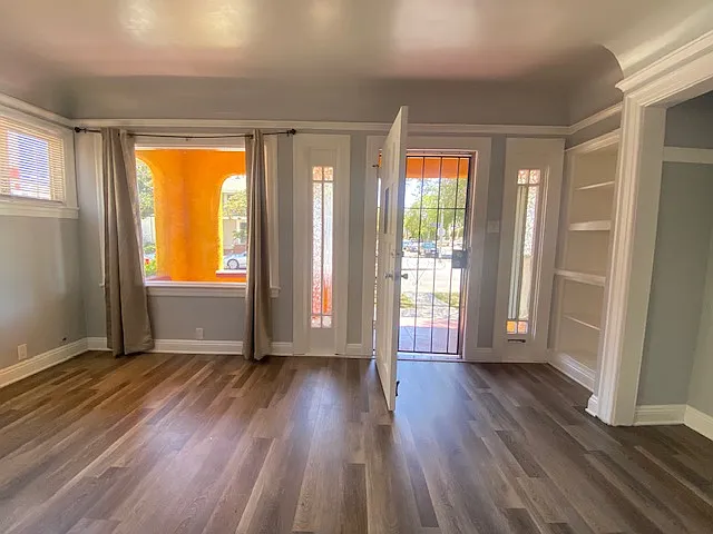 5081 Pickford St — Photo 16