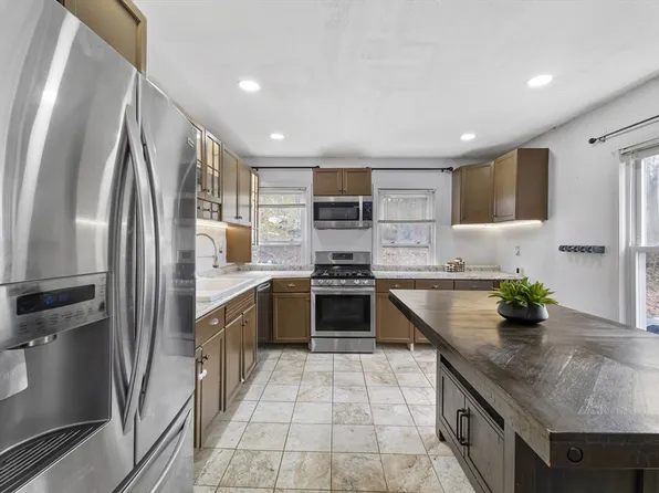 43 Allen St, Gardner, MA 01440