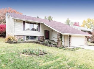 1931 Springtree Dr, Maryland Heights, MO 63043