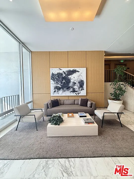1 bed, 1.0 bath, 750 sqft, $4,999 — Photo 2