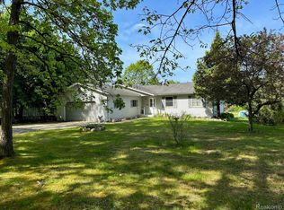 11419 Buckhorn Lake Rd, Holly, MI 48442