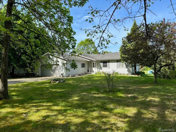 11419 Buckhorn Lake Rd, Holly, MI 48442