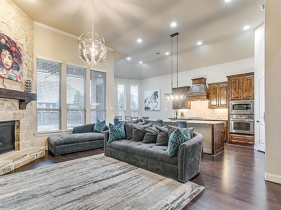 2nd image of 2842 Earl Dr