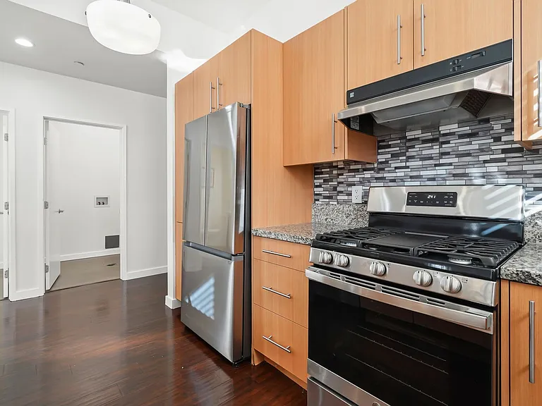 6462 Woodley Ave — Photo 29