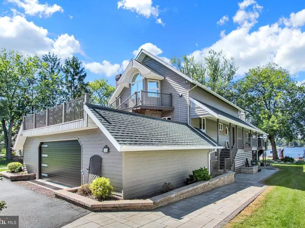 584 Lake Meade Dr, East Berlin, PA 17316