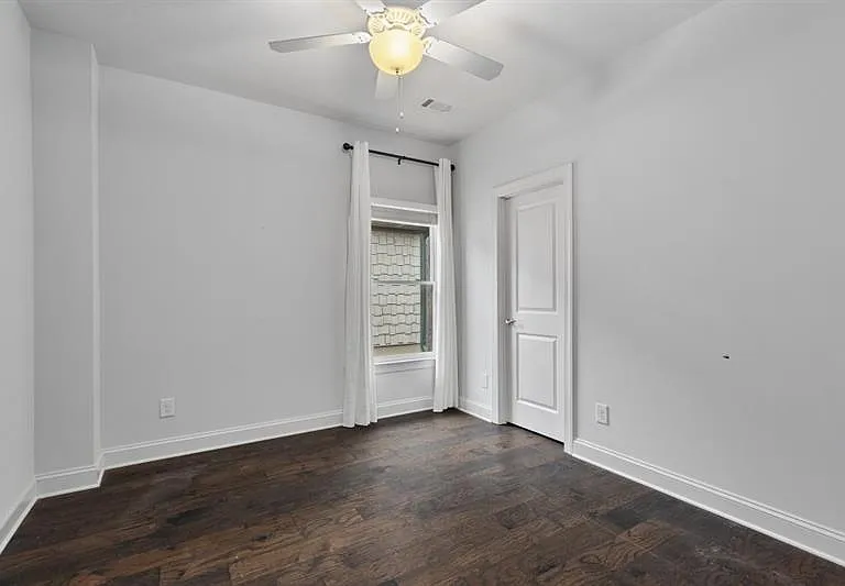 926 Canterbury Ln NE — Photo 21