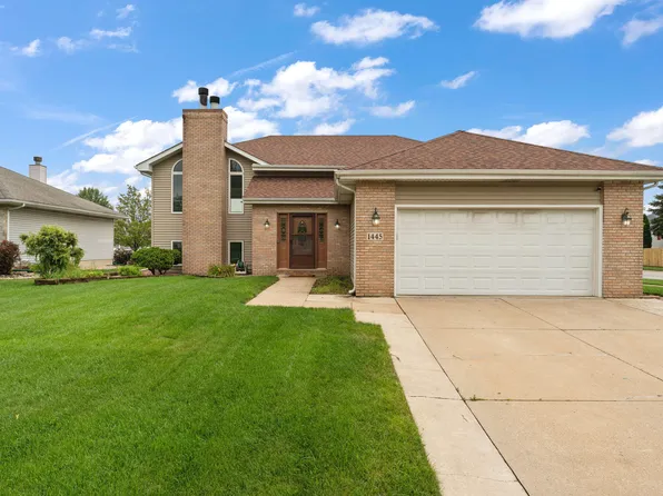 1445 Cozy Ln, Dyer, IN 46311