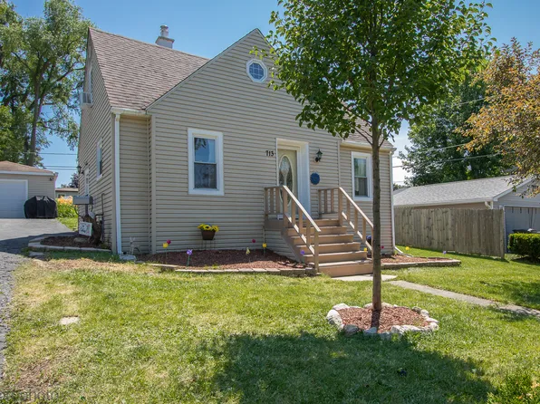 713 Turkey Run Dr, Round Lake Heights, IL 60073