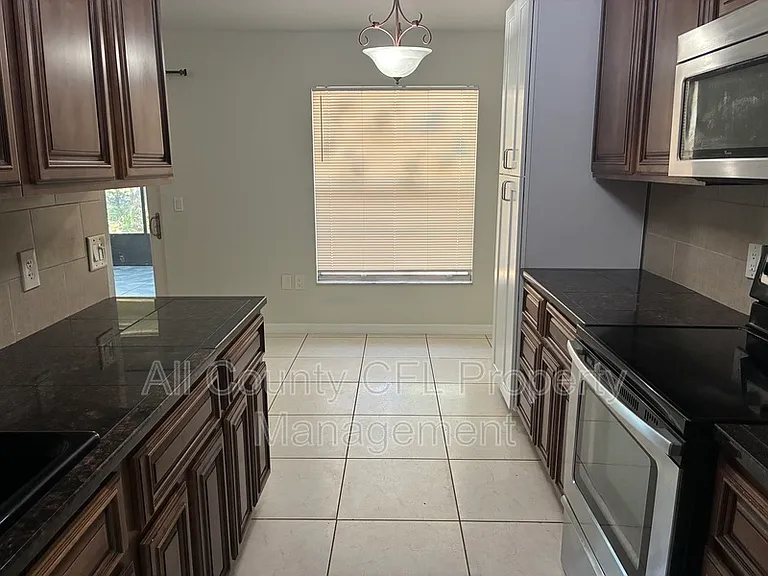 3050 Autumn Ct — Photo 4
