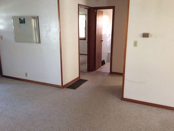 4th image of 114 S 12th St
