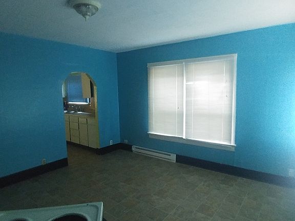 big living room, good light