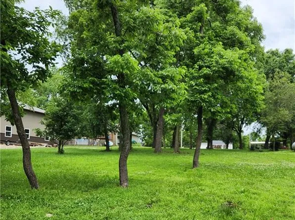 37 Lakeview Ln, Linn Valley, KS 66040