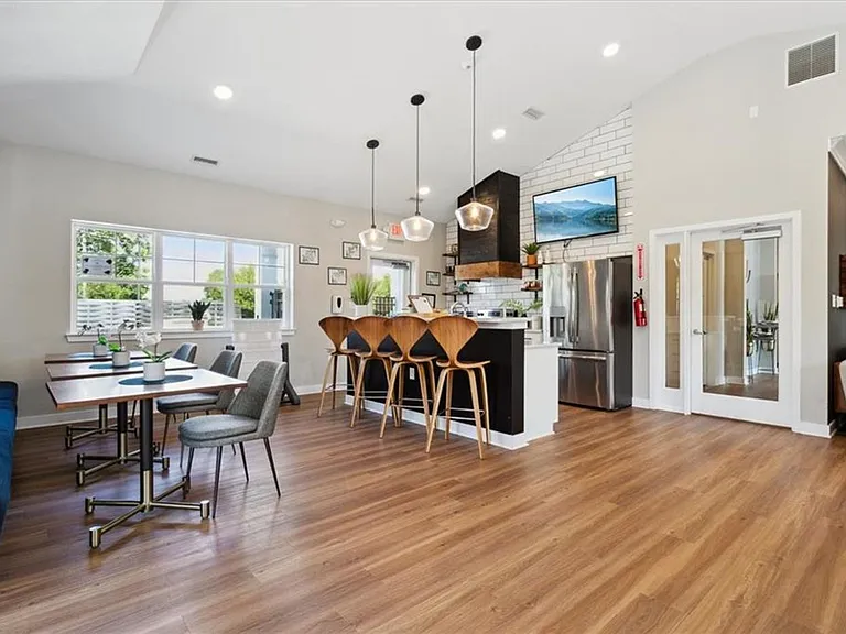 1303 Tides Edge Ct — Photo 22