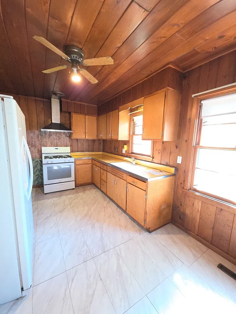 2 bed, 832 sqft, $1,950 — Photo 3