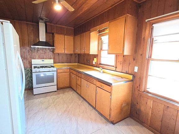3rd image of 1207 W Main St