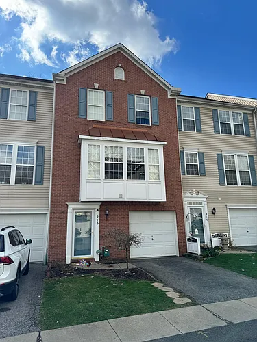 915 Tanglewood Dr Photo 1