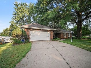 420 Glendale Rd, Liberty, MO 64068