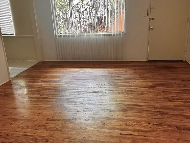 1242 Barry Ave #3 — Photo 4