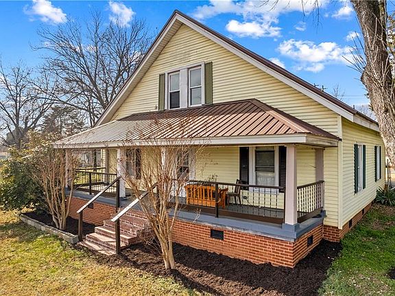 2nd image of 1022 Railroad Ave