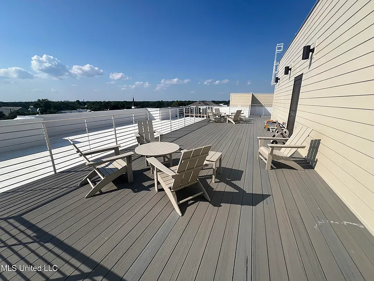 124 Court St — Photo 35