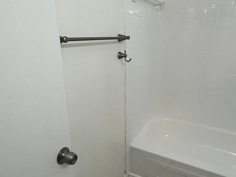 1218 Hickman Rd #2 — Photo 17
