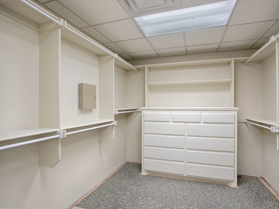 2nd image of 77-6469 Alii Dr APT 226