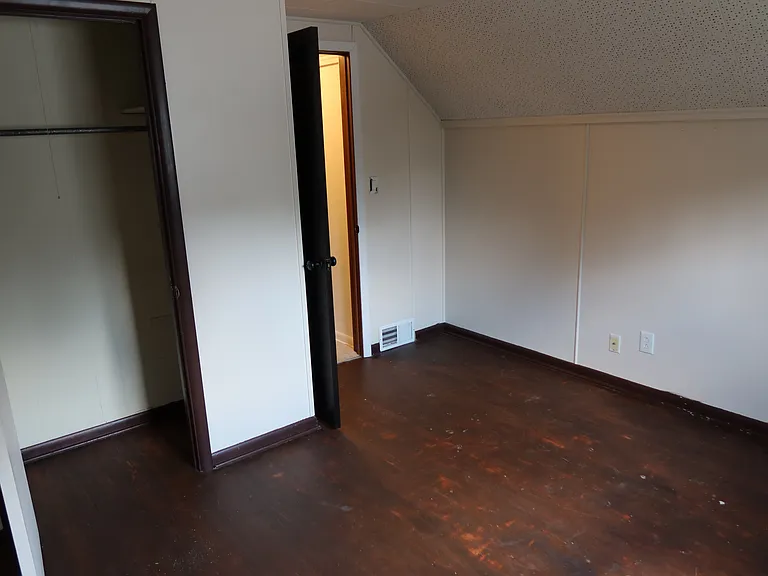 1637 Hanover St — Photo 18