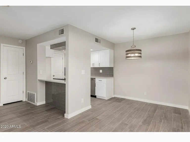 10207 N 8th St — Photo 3