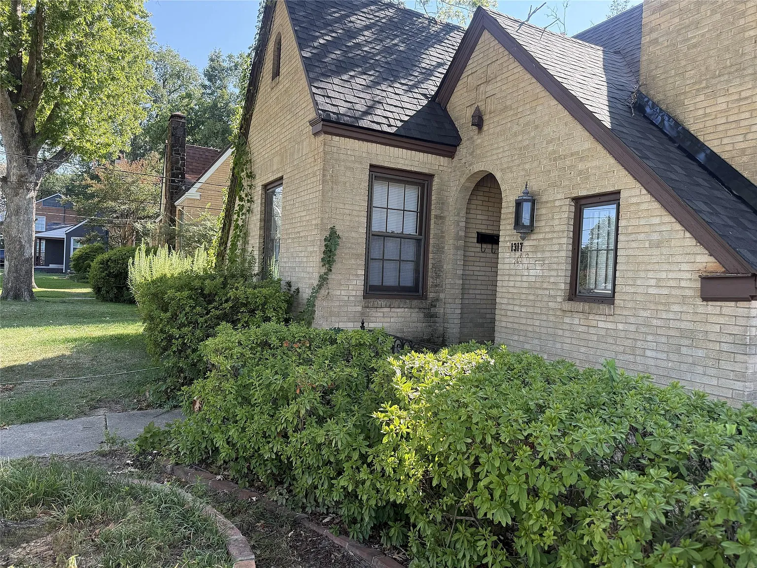 3 bed, 2.0 bath, 1734 sqft, $1,800 — Photo 2