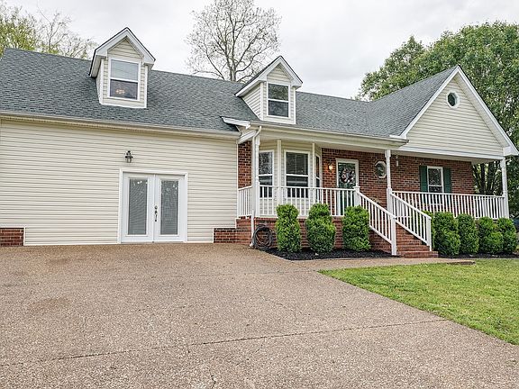 2nd image of 124 Cambridge Dr
