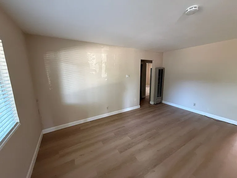 611 Fairview Dr — Photo 3