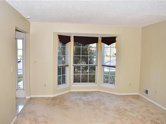 2nd image of 1936 Pine Ct